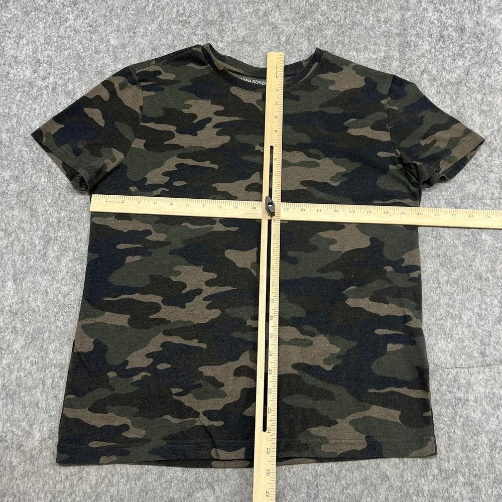 Banana Republic Shirt‎ Mens Medium Green Camouflage Crewneck Cotton Blend Tee